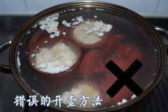 開壺放豆腐是錯誤的，新買的紫砂壺正確開壺建議