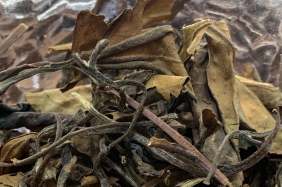老白茶上火還是去火？夏季喝煮的老白茶會容易上火！