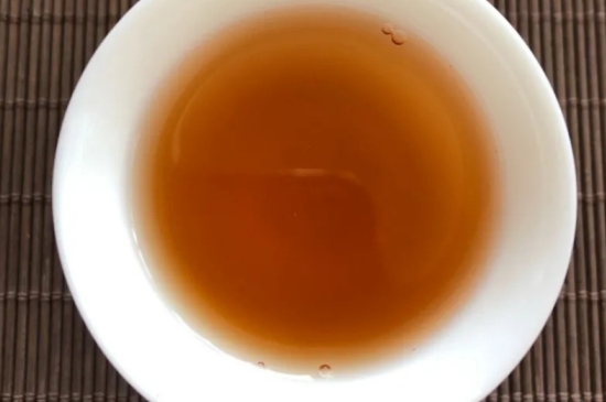 老白茶上火還是去火？夏季喝煮的老白茶會容易上火！