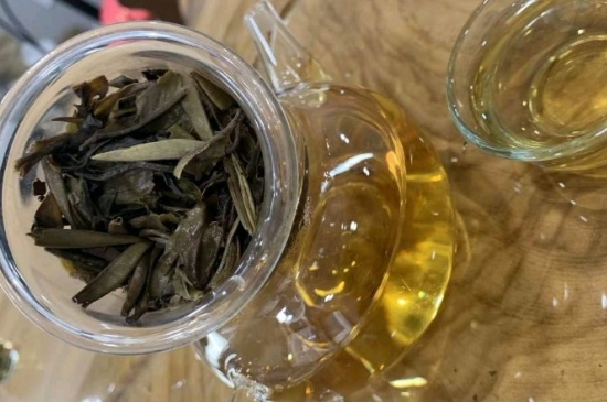 白茶三年為藥七年為寶的原理，為什么說一年茶三年藥七年寶？