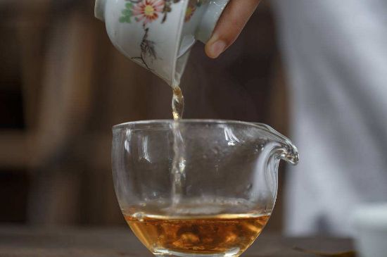 福鼎白茶要喝老的嗎，為什么喝白茶要喝老茶存新茶？