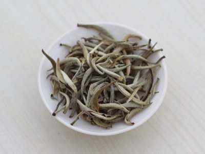 白茶品質如何區分，白茶的優劣質量辨別方法