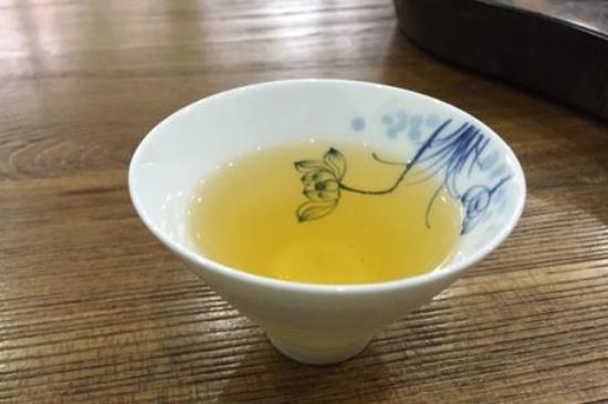 鴨屎香單叢雪片茶的特點，鳳凰雪片茶有什么特點？