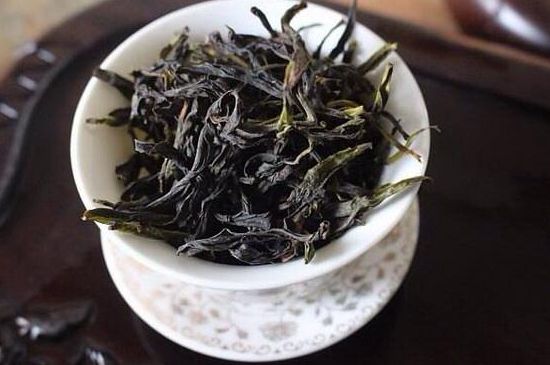 鴨屎香單叢雪片茶的特點，鳳凰雪片茶有什么特點？