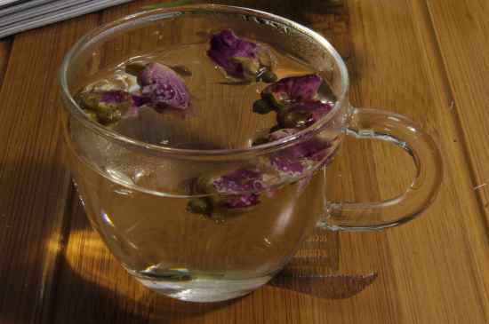 玫瑰花和茉莉茶一起泡有什么作用，玫瑰茉莉花茶的功效