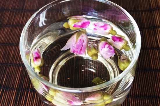 玫瑰花和茉莉茶一起泡有什么作用，玫瑰茉莉花茶的功效