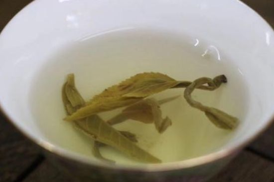 茉莉龍珠泡開后為什么都是梗，茉莉龍珠泡開后什么樣？