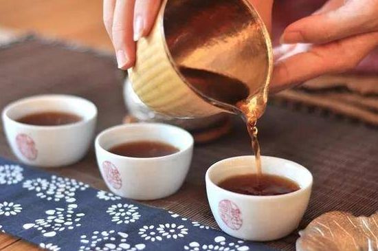 喝茶茶桌上的禮儀有哪些，泡茶待客十大禮儀不可不做！