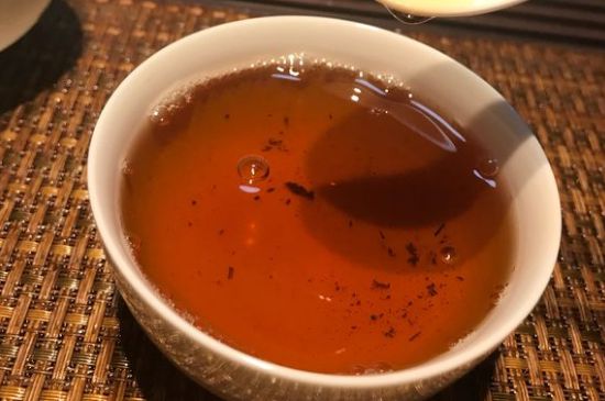大紅袍第一泡要倒掉嗎，洗茶水需倒掉但第一泡出湯