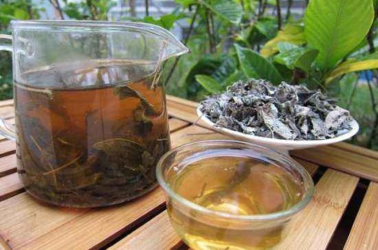 怎樣辨別莓茶發霉了，莓茶發霉和白霜的區別