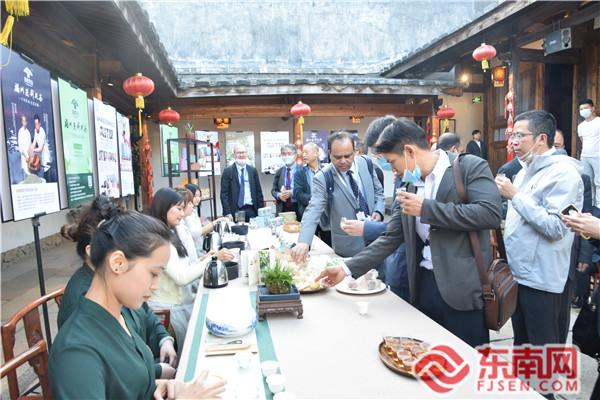 外國駐華使節在福州三坊七巷衣錦坊歐陽花廳品茶現場