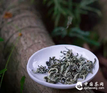 滇青”與“滇綠”毛料制作工藝的區(qū)別