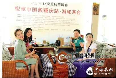 重慶500茶友游輪上開中式“茶趴”