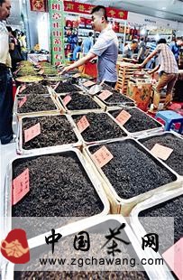 逛武漢茶博會可“撿便宜” 最低可一折拿散茶